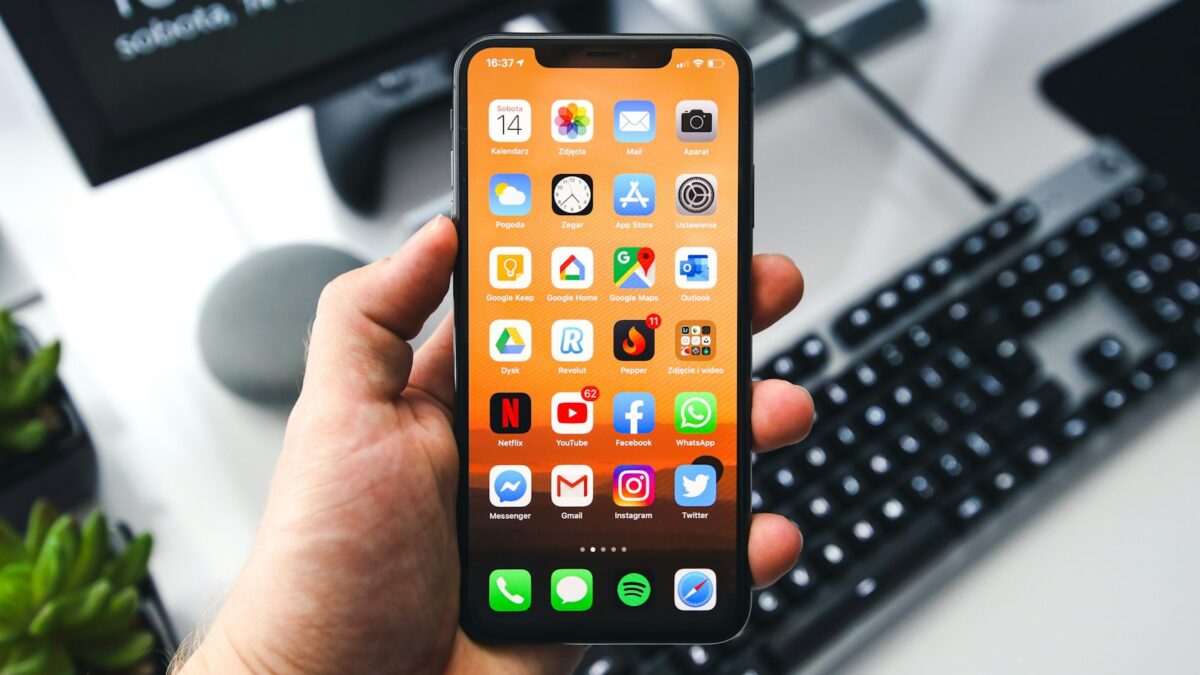 black samsung android smartphone turned on displaying icons